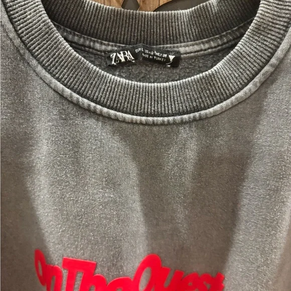 Zara Gray and Red Crewneck Sweater Relaxed Fit - Picture 11 of 12